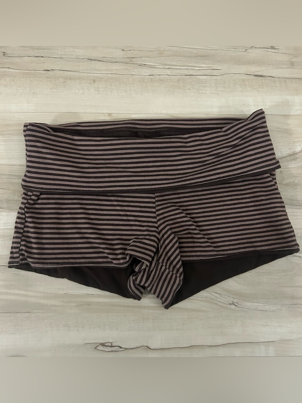 Hollister Callie Reversible Brown Striped Shortie Shorts Size Medium